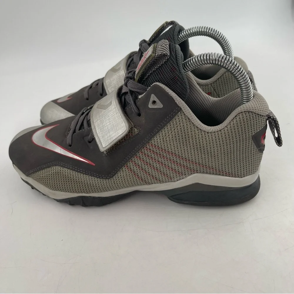 🥾 Nike Kids CJ Trainer 2 GS Metallic Grey Red Shoes Sneakers - Size 7 Youth